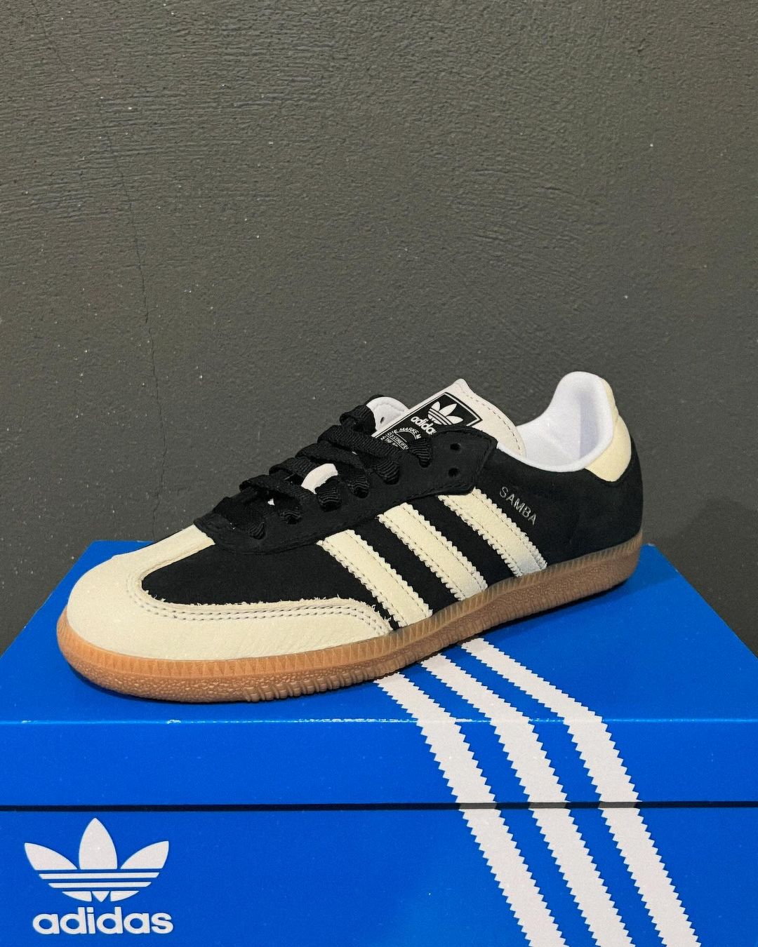 Adidas Samba Negra y Beige